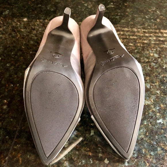 NIB Gray Silver Heels, 10 - Picture 6 of 8